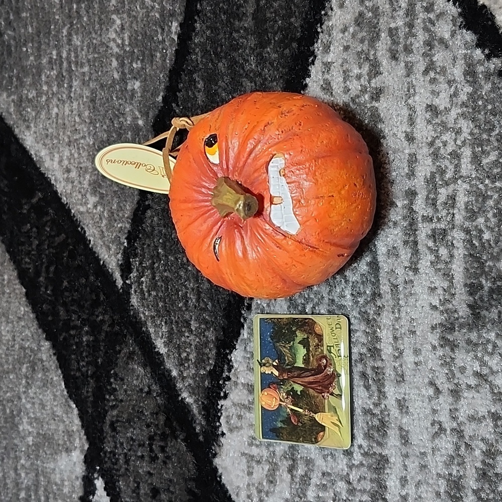 VINTAGE TII COLLECTIONS HANDCRAFTED RESIN PUMPKIN ORNAMENT DANCE WITCH MAGNET